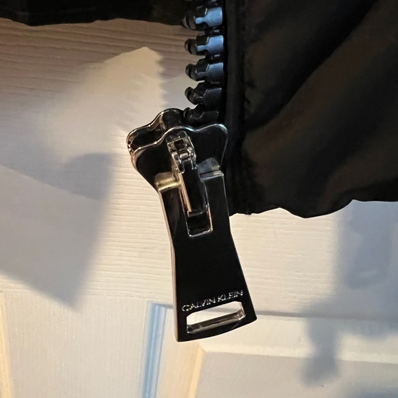 Black winter Calvin Klein coat. - Picture 3 of 6